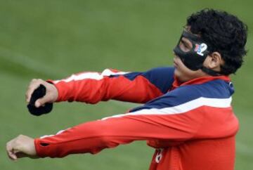 El capitán del PSG Thiago Silva durante un entrenamiento en marzo de 2014.