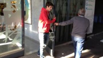 Piazon, pasando reconocimiento médico.