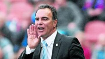 Martín Lasarte da órdenes.