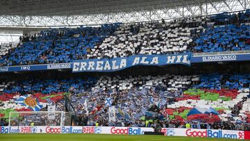 Impresionante mosaico de un Reale Arena lleno a reventar el pasado domingo con motivo del derbi ante el Athletic.