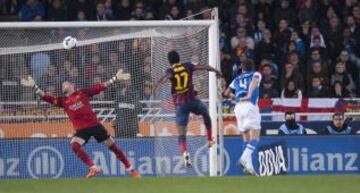 1-0. Song remata en propia puerta el primer gol donostiarra.