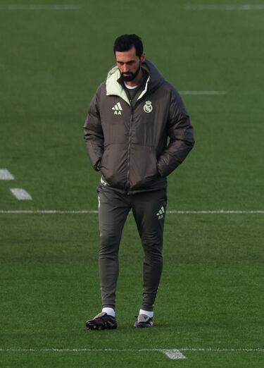 El nuevo entrenador del Real Madrid, Álvaro Arbeloa, dirige un entrenamiento en la Ciudad Deportiva Real Madrid en Valdebebas.