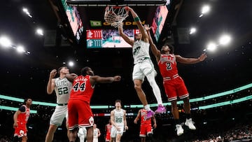 Boston Celtics guard Jordan Walsh (27) dunks past Chicago Bulls guard Collin Sexton (2) during the second half at TD Garden.