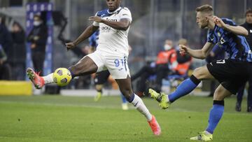 Atalanta's Duvan Zapata, left, controls the ball by Inter Milan's Milan Skriniar during a Serie A soccer match between Inter Milan and Atalanta at the San Siro stadium in Milan, Italy, Monday, March 8, 2021. (AP Photo/Luca Bruno)