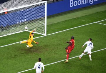 El VAR anuló el tercer gol de los belgas a Romelu Lukaku.