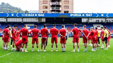 La plantilla del Eibar entrena en Ipurua