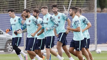 23/09/20
LEVANTE UD
CIUDAD DEPORTIVA BU„OL
ENTRENAMIENTO
MORALES
CLERC
MELERO
COKE
ROBER PIER