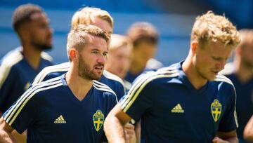 Sweden's Marcus Rohden (L) and his teammates attend their training session in Samara, Russia, 06 July 2018. Sweden will face England in their FIFA World Cup 2018 quarter final soccer match on 07 July 2018