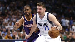 DALLAS, TX - MAY 6: Luka Doncic #77 of the Dallas Mavericks handles the ball as Chris Paul #3 of the Phoenix Suns defends during the second half of Game Three of the 2022 NBA Playoffs Western Conference Semifinals at American Airlines Center on May 6, 2022 in Dallas, Texas. The Mavericks won 103-94. NOTE TO USER: User expressly acknowledges and agrees that, by downloading and or using this photograph, User is consenting to the terms and conditions of the Getty Images License Agreement.   Ron Jenkins/Getty Images/AFP
== FOR NEWSPAPERS, INTERNET, TELCOS & TELEVISION USE ONLY ==