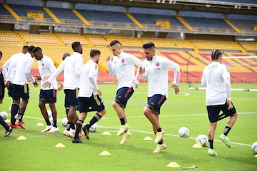 El equipo de Reinaldo Rueda realizó su última práctica en la capital colombiana en el estadio El Campín. Viajarán a Montevideo este martes 5 de octubre y allí continuarán con su preparación para enfrentar a la Selección de Uruguay este jueves 7 de octubre. 