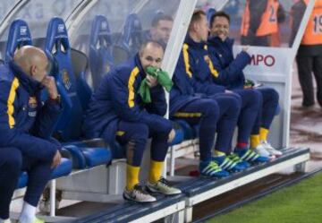 Iniesta en el banquillo del Barcelona
