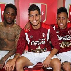 El ex seleccionado peruano que jugó en Chile, se retiró a los 27 y es amigo de un crack de la Roja