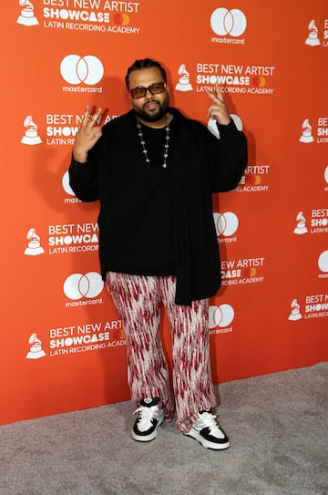 Kaike Brasileiro durante la alfombra roja de los 'Best New Artist Showcase' de los Latin Grammy.
 
 
 