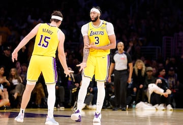 Anthony Davis #3 y Austin Reaves #15.   Ronald Martinez/Getty Images/AFP (Photo by RONALD MARTINEZ / GETTY IMAGES NORTH AMERICA / Getty Images via AFP)