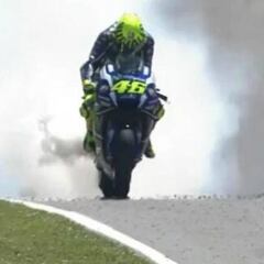 Rossi rompe motor y Mugello enmudece con su abandono
