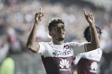 Johan Venegas celebrando el gol del triunfo en el Saprissa 1-0 Tigres de la ida de los octavos de final de la Concachampions.