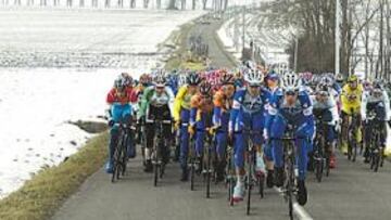 <b>MINIETAPA. </b>Los organizadores tuvieron que dejar el recorrido de ayer en sólo 46,5 km por culpa de la nieve.
