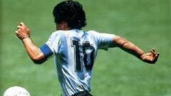 Maradona, una naranja y ovación en El Campín