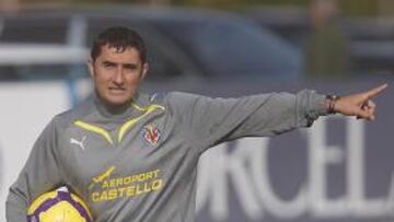 Fernando Roig, presidente del Villarreal, anunció hoy que está satisfecho con el trabajo realizado por el técnico Ernesto Valverde, por lo que avanzó que la continuidad del entrenador cacereño "es una decisión que ya está tomada" y comentó que "está clara".