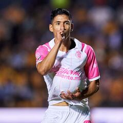 Antuna sigue en la pretemporada de Chivas