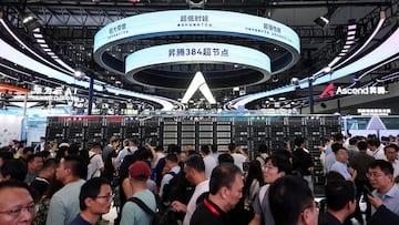 FILE PHOTO: People visit a Huawei booth during the World Artificial Intelligence Conference in Shanghai, China July 26, 2025. REUTERS/Go Nakamura/File Photo