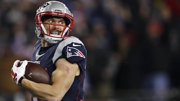 MCX21. FOXBOROUGH (EE.UU.), 12/12/2016.- Chris Hogan de New England Patriots corre para anotar contra Baltimore Ravens hoy, lunes 12 de diciembre de 2016, durante un juego de la NFL en el estadio Gillette en Foxborough (EE.UU.). EFE/MATT CAMPBELL