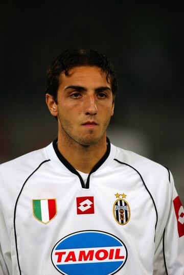 La quiebra del club italiano hizo que únicamente se mantuviera como jugador de la Juventus de Turín media temporada.