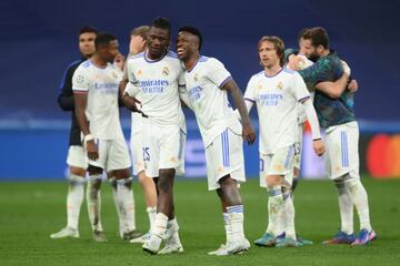 Camavinga y Vinicius, felices, tras terminar el partido.