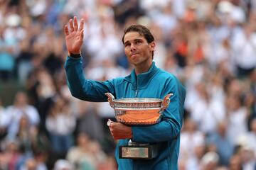 afa Nadal ganó su undécimo Roland Garros al derrotar a Dominic Thiem. El español iguala a Margaret Court como único tenista que conquista once veces el mismo torneo de grand slam.
