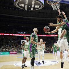 Unicaja se engancha a la Copa ante un Joventut penoso en los triples
