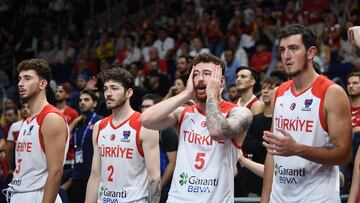 Con 12 segundos por jugar y 77-75, los de Ataman, que hicieron un partidazo sin Larkin, fallaron los dos tiros libres y perdieron el balón de una antideportiva. Gobert forzó la prórroga y sentenció.