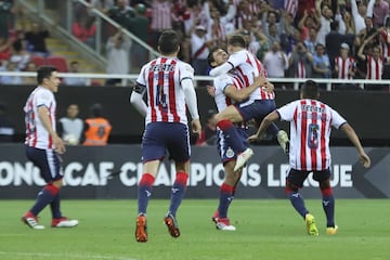 Chivas golea a Seattle Sounders y avanza en Concachampions