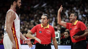 WUHAN, CHINA - SEPTEMBER 06: Sergio Scariolo coach of Spain reacts against Italy during FIBA World Cup 2019 Group J match between Spain and Italy at Wuhan Sports Centre on September 06 , 2019 in Wuhan, China. (Photo by Wang He/Getty Images)