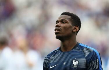 FIFA clear Man. United but target Juve over Pogba deal
