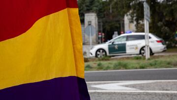 Una bandera republicana durante la XIX concentración frente al Valle de Cuelgamuros, convocada por el Foro Social de la Sierra de Guadarrama, Foro por la Memoria de la Comunidad de Madrid y la Comuna, a 23 de noviembre de 2024, en San Lorenzo de El Escorial, Madrid (España). La iniciativa, que ha contado con el respaldo de la Coordinadora de Asociaciones de Memoria y Víctimas del Franquismo, busca convertir el Valle de Cuelgamuros en un Centro de Memoria Antifascista, la desacralización del recinto, el desmontaje de la cruz y la salida de los ‘Benedictinos’ del valle.
23 NOVIEMBRE 2024;CONCENTRACIÓN;VALLE;CUELGAMUROS
Rafael Bastante / Europa Press
23/11/2024