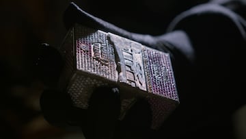 Crean una joya inspirada en un vino en caja avaluada en 10 millones de pesos