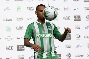 Atlético Nacional presentó al volante Jarlan Barrera en su sede deportiva de Guarne. El jugador es el tercer refuerzo del club y se une a los trabajos con Juan Carlos Osorio nuevo estratega del equipo 'verdolaga'. 