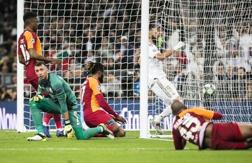 En Champions, el Real Madrid ganó 6-0. Benzema anotó dos goles. En la imagen, el 5-0.