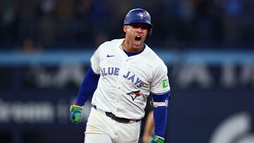 TORONTO, ONTARIO - OCTOBER 20: George Springer #4 of the Toronto Blue Jays celebrates after hitting a three-run home run against the Seattle Mariners during the seventh inning in game seven of the American League Championship Series at the Rogers Centre on October 20, 2025 in Toronto, Ontario. Vaughn Ridley/Getty Images/AFP (Photo by Vaughn Ridley / GETTY IMAGES NORTH AMERICA / Getty Images via AFP)