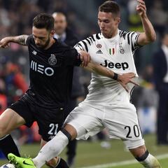 La Juve cumple el trámite ante el Porto de los mexicanos