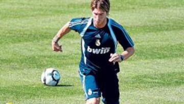 <b>MOTIVADO. </b>Ramos trabajó ayer y ya empezó a tocar balón.