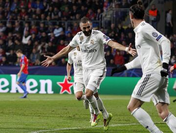 0-3. Benzema celebró el tercer gol.