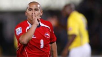 Humberto Suazo sorprende y anuncia su retiro del fútbol