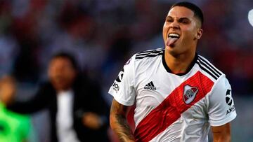 Quintero celebra su golazo nominado a Puskás