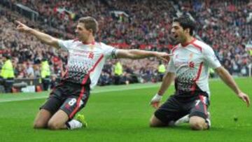Gerrard y Luis Su&aacute;rez, en un partido del Liverpool.