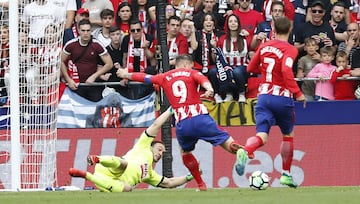 Fernando Torres marca el 2-1.