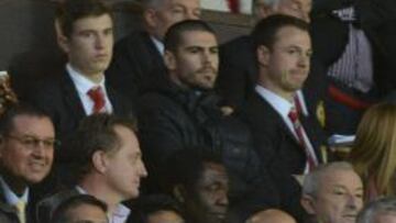 Víctor Valdés, en uno de los palcos de Old Trafford.