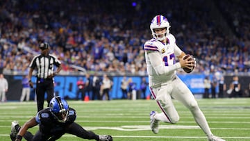 DETROIT, MICHIGAN - DECEMBER 15: Josh Allen #17 of the Buffalo Bills runs with the ball past Terrion Arnold #0 of the Detroit Lions in the third quarter at Ford Field on December 15, 2024 in Detroit, Michigan. Mike Mulholland/Getty Images/AFP (Photo by Mike Mulholland / GETTY IMAGES NORTH AMERICA / Getty Images via AFP)