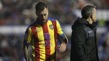 Antonio Luna se ha roto en el entrenamiento matinal de hoy y estará tres semanas de baja.