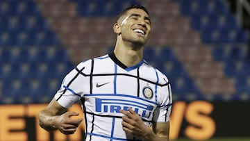 Soccer Football - Serie A - Crotone v Inter Milan - Stadio Ezio Scida, Crotone, Italy - May 1, 2021 Inter Milan&#039;s Achraf Hakimi celebrates scoring their second goal REUTERS/Ciro De Luca